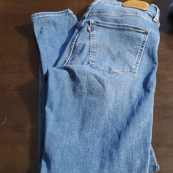 Levis - Picture 2 of 5